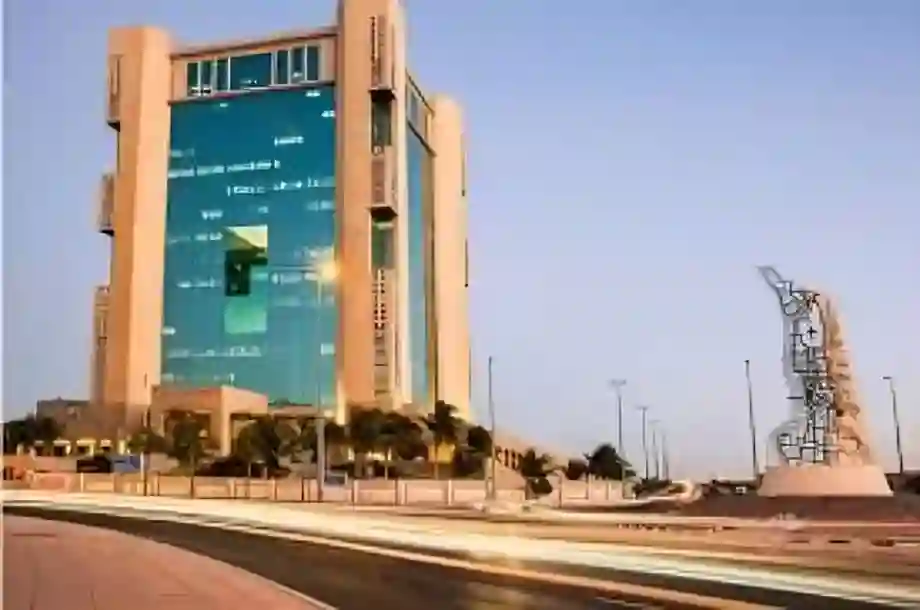 إغلاق محال مخالفة بجدة
