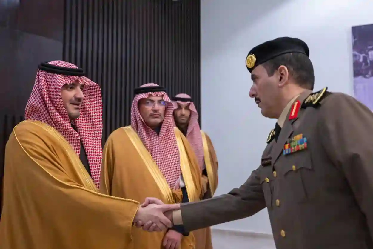 وزير الداخلية يكرّم متقاعدي الجوف ويؤكد تقدير الدولة لعطائهم الأمني