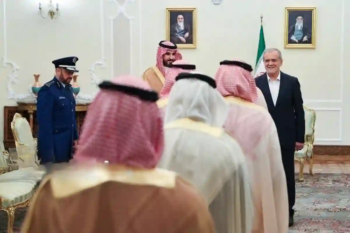 السعودية تؤكد التهدئة والحوار في اليمن وسط تصعيد يهدد مسار السلام