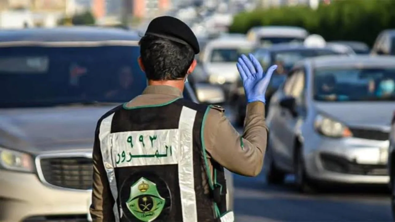 ضوابط الالتزام بالمسارات المحددة على الطرق لتعزيز السلامة المرورية وتقليل الحوادث